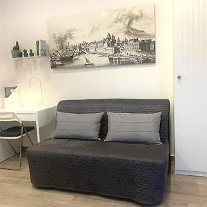 https://catania-central-deluxe-house.taorminaitalyhotels.com